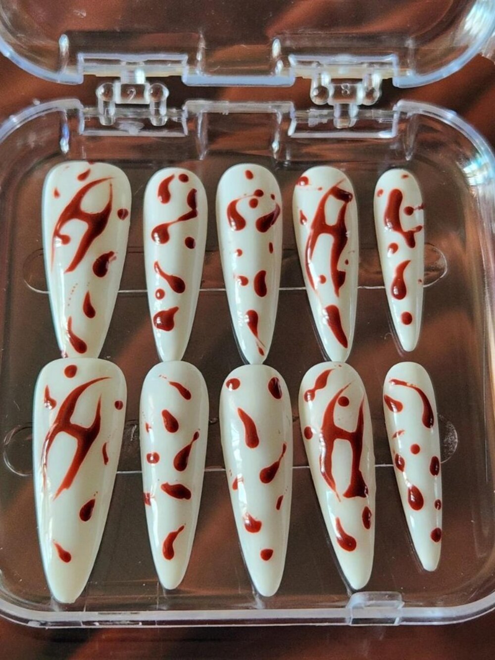 3.0 White & red blood splattered stiletto press-on nails. Size Small.